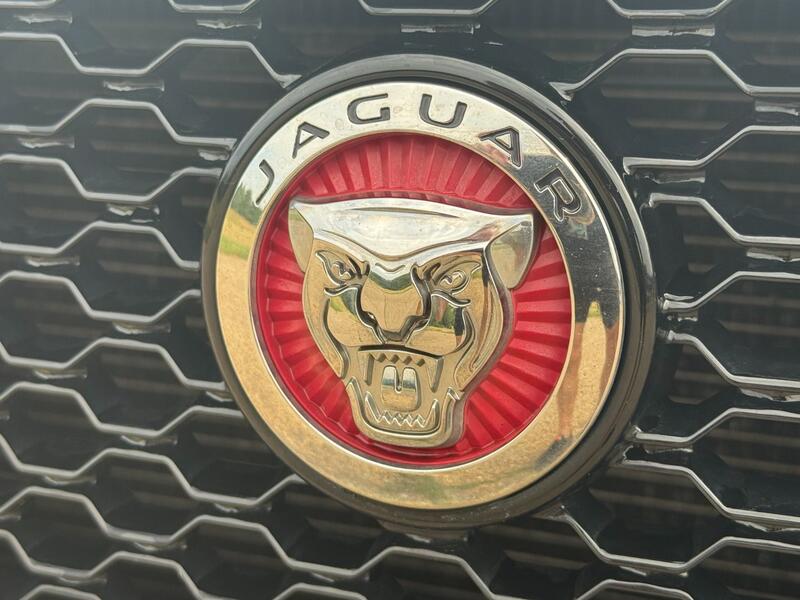 JAGUAR F-PACE 2.0 D180 Portfolio